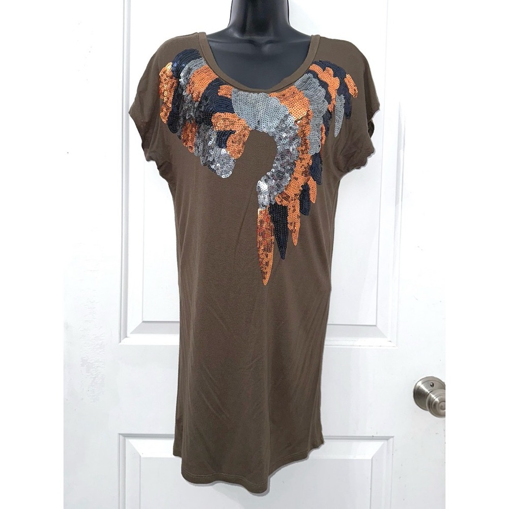 Daytrip short-sleeve top with a sequin wing design
